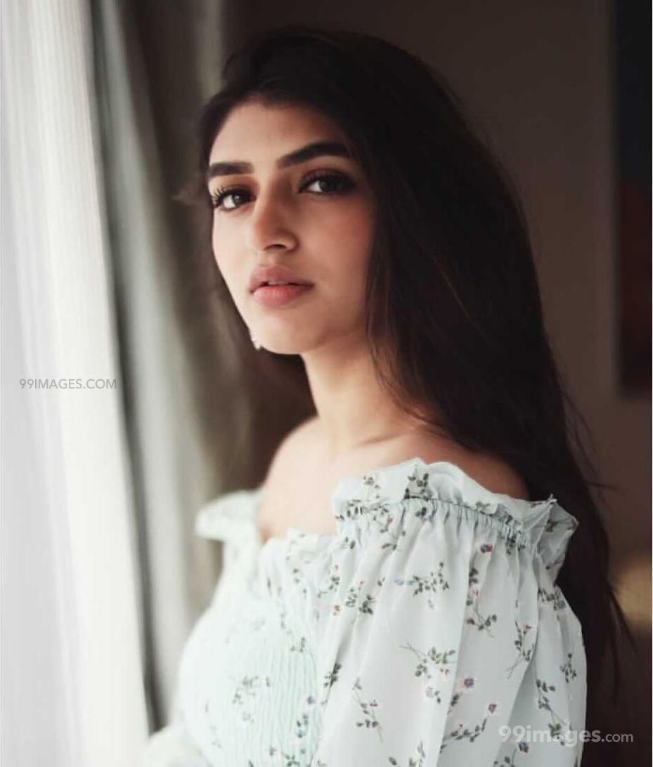 Sree Leela HD Wallpaper (Desktop Background / Android / iPhone) (1080p, 4k) (929x1092)