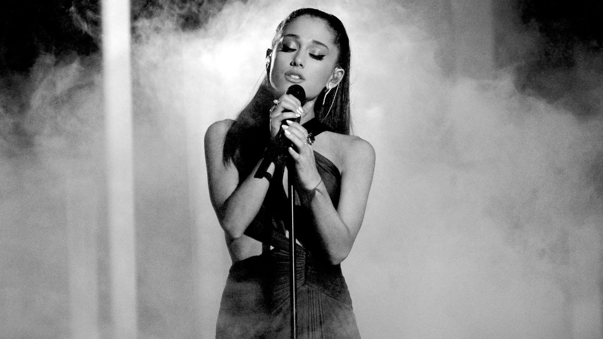Monochrome, live, performance, singer, ariana grande wallpaper, HD image, picture, background, 6eed4b