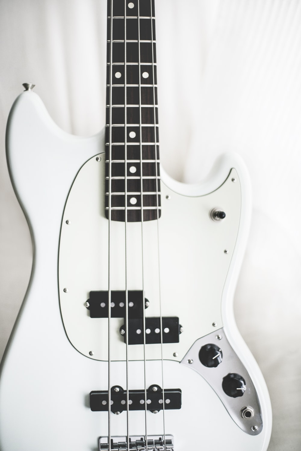 Bass Guitar Picture [HD]. Download Free Image