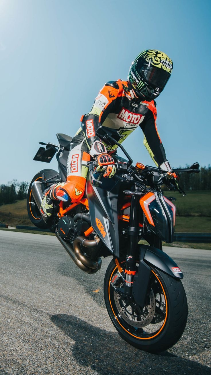 KTM Bilke Stunt Stoppie 4K Ultra HD Mobile Wallpaper. Saveiro rebaixado, Motos, Motos esportivas