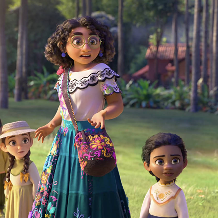 How To Make An Encanto Cosplay From The New Disney Movie