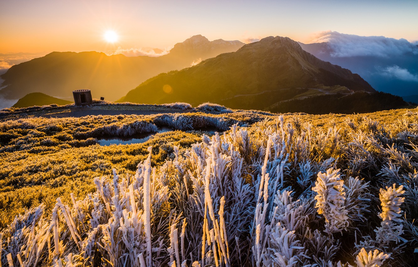 Wallpaper frost, grass, the sun, light, mountains, fog, hills, vegetation, tops, spring, frost, Asia, Taiwan, haze, lake image for desktop, section пейзажи