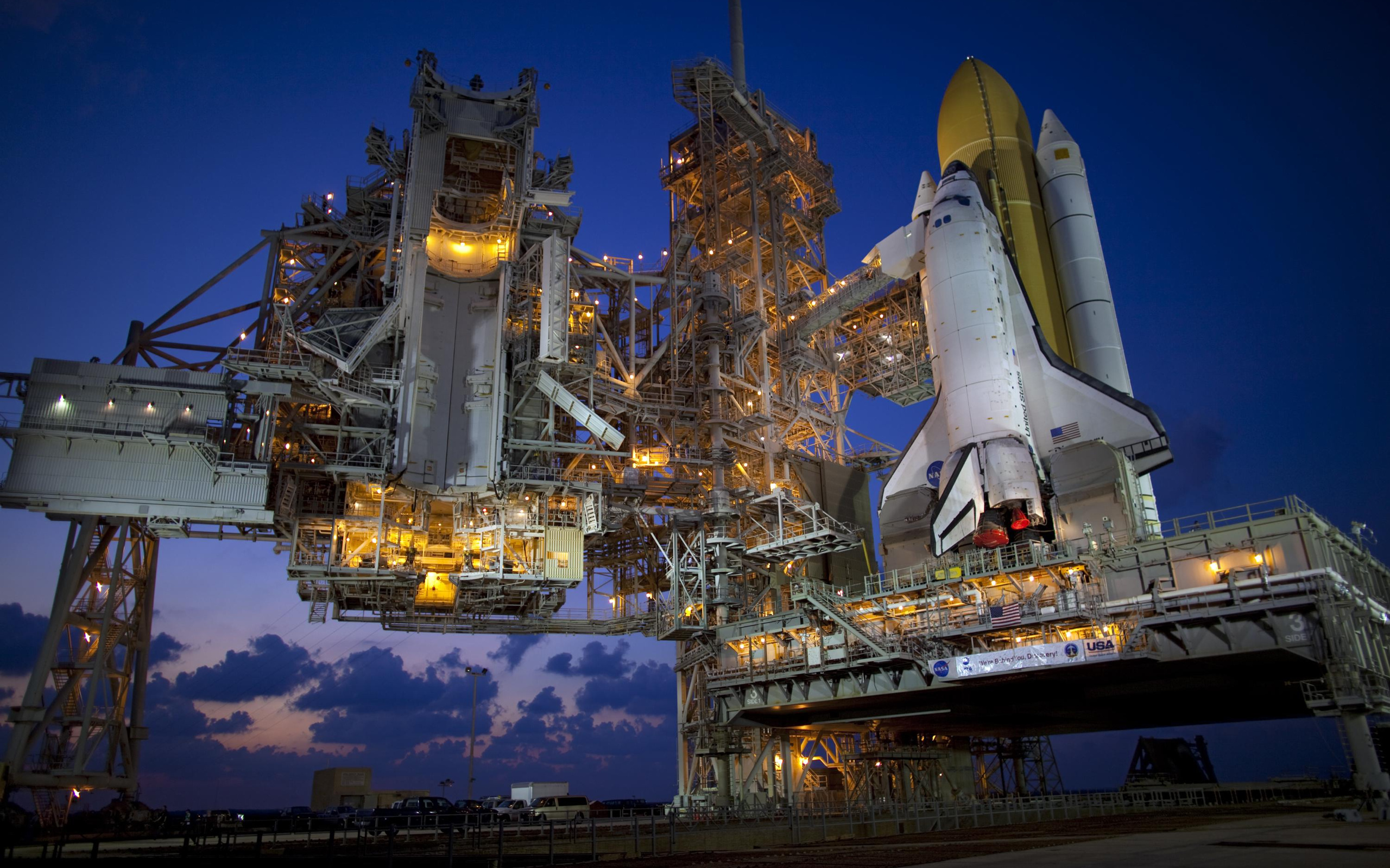 Space Shuttle Discovery HD Wallpaper