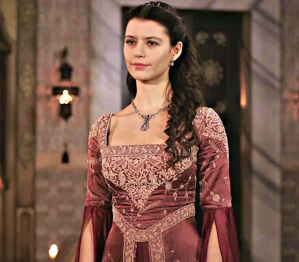 gul rukh adlı kullanıcının kosem sultan panosundaki Pin. Victorian elbiseler, Kıyafet, Balo elbisesi