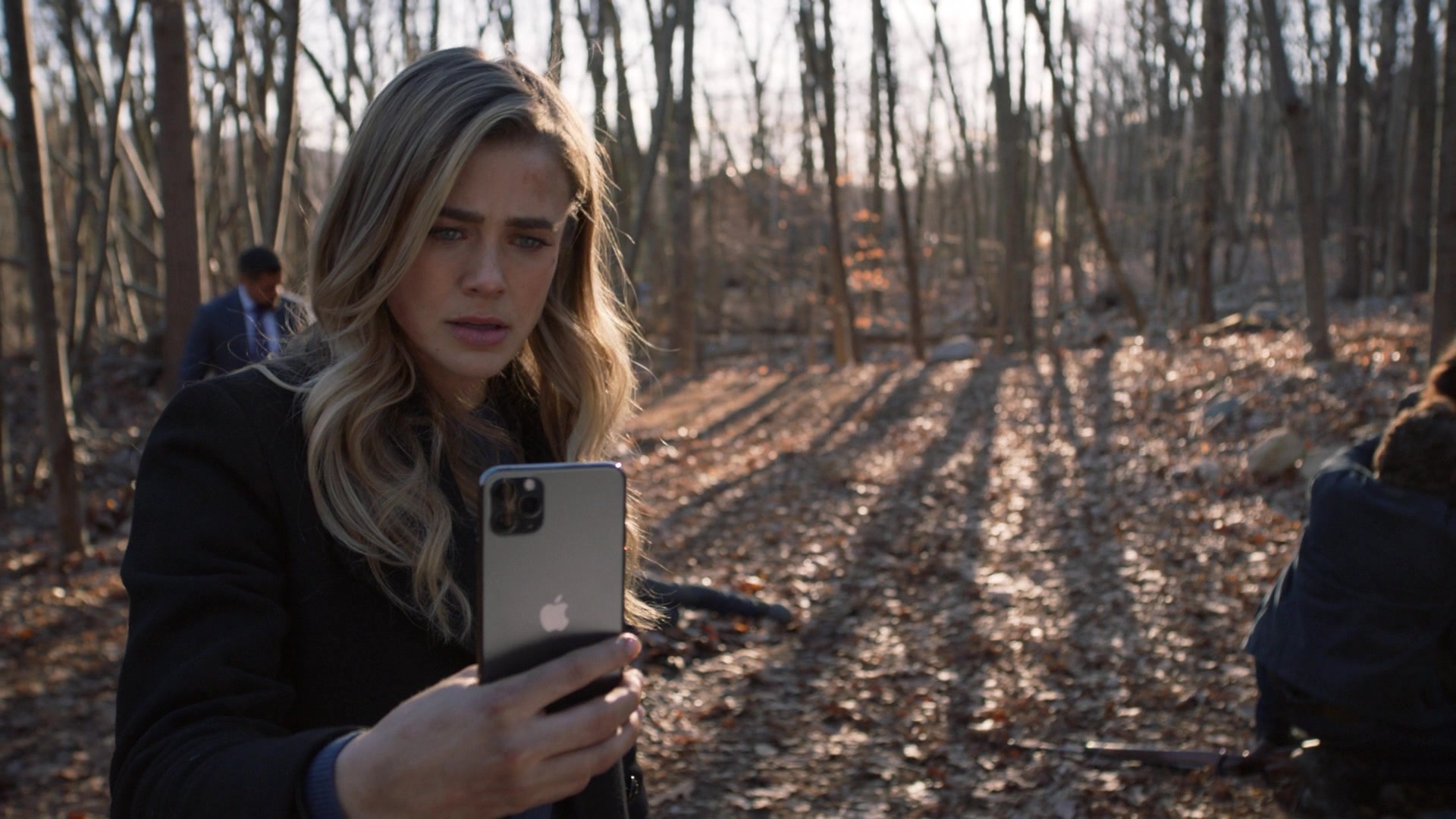 Apple IPhone Smartphone Of Melissa Roxburgh As Michaela Stone In Manifest S03E06 Graveyard Spiral