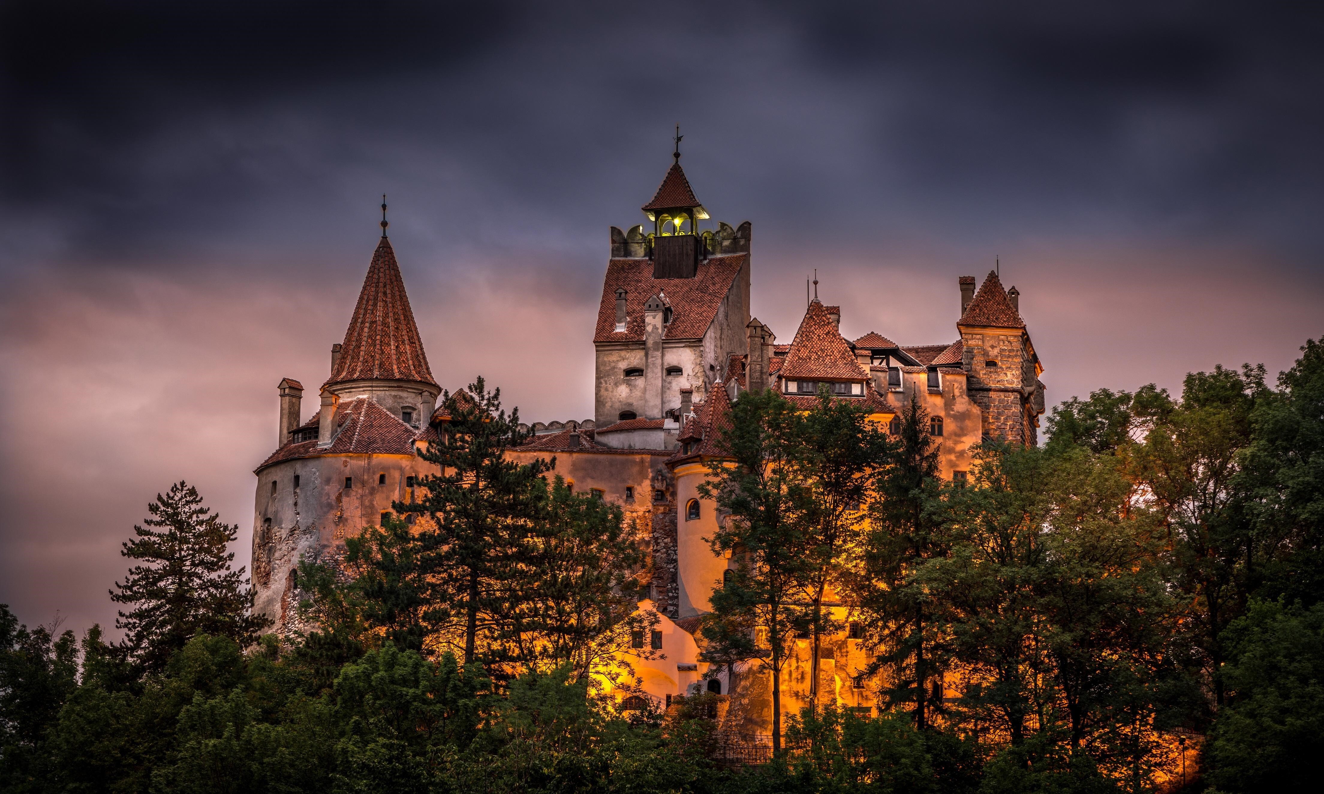 Bran Castle at Night in Romania Tourist Place Wallpaper