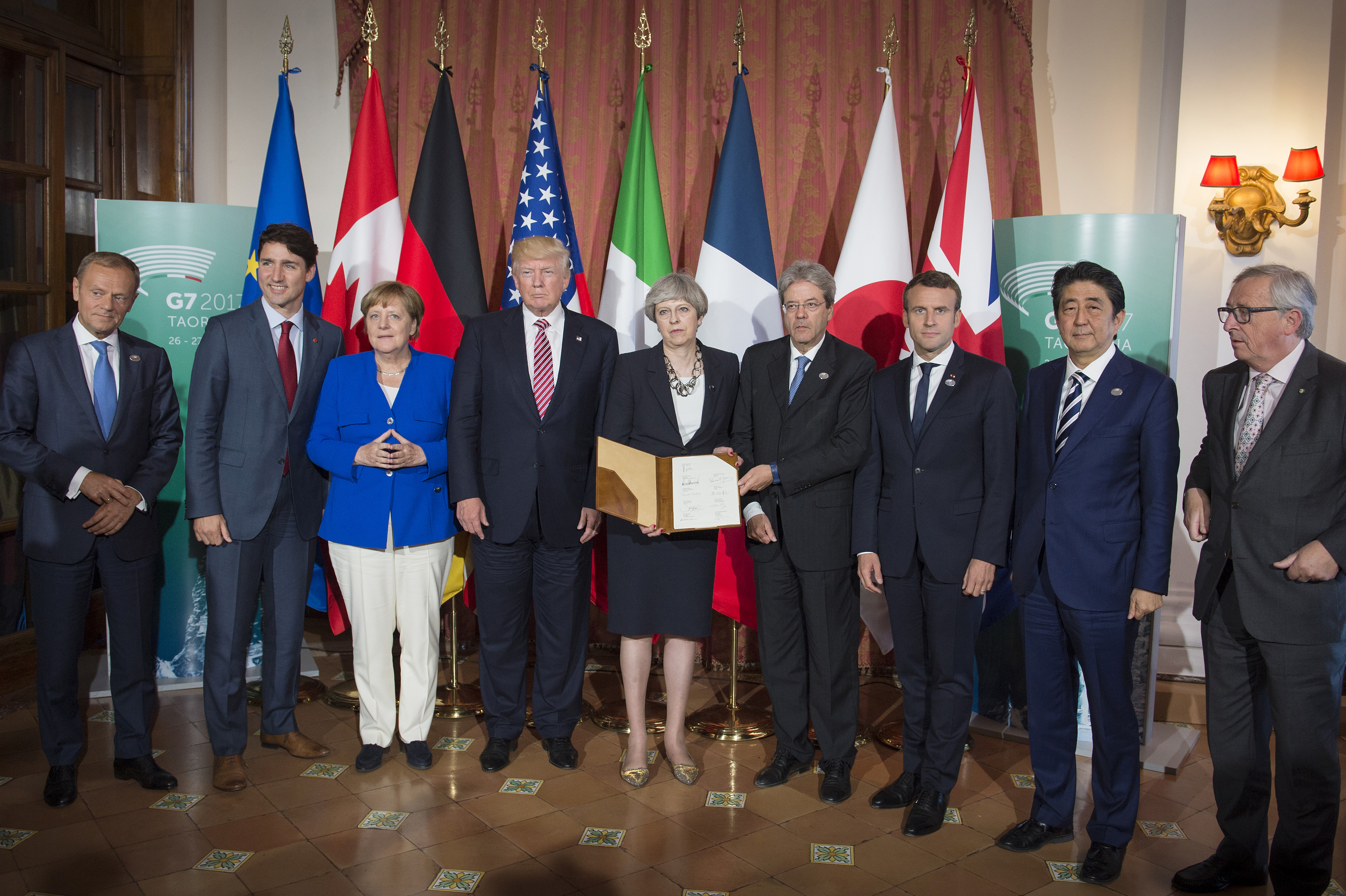 Free photo: World Leaders, Fingers, Globe