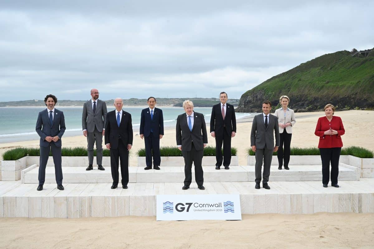 Best tweets about G7 photo of all the world leaders standing together