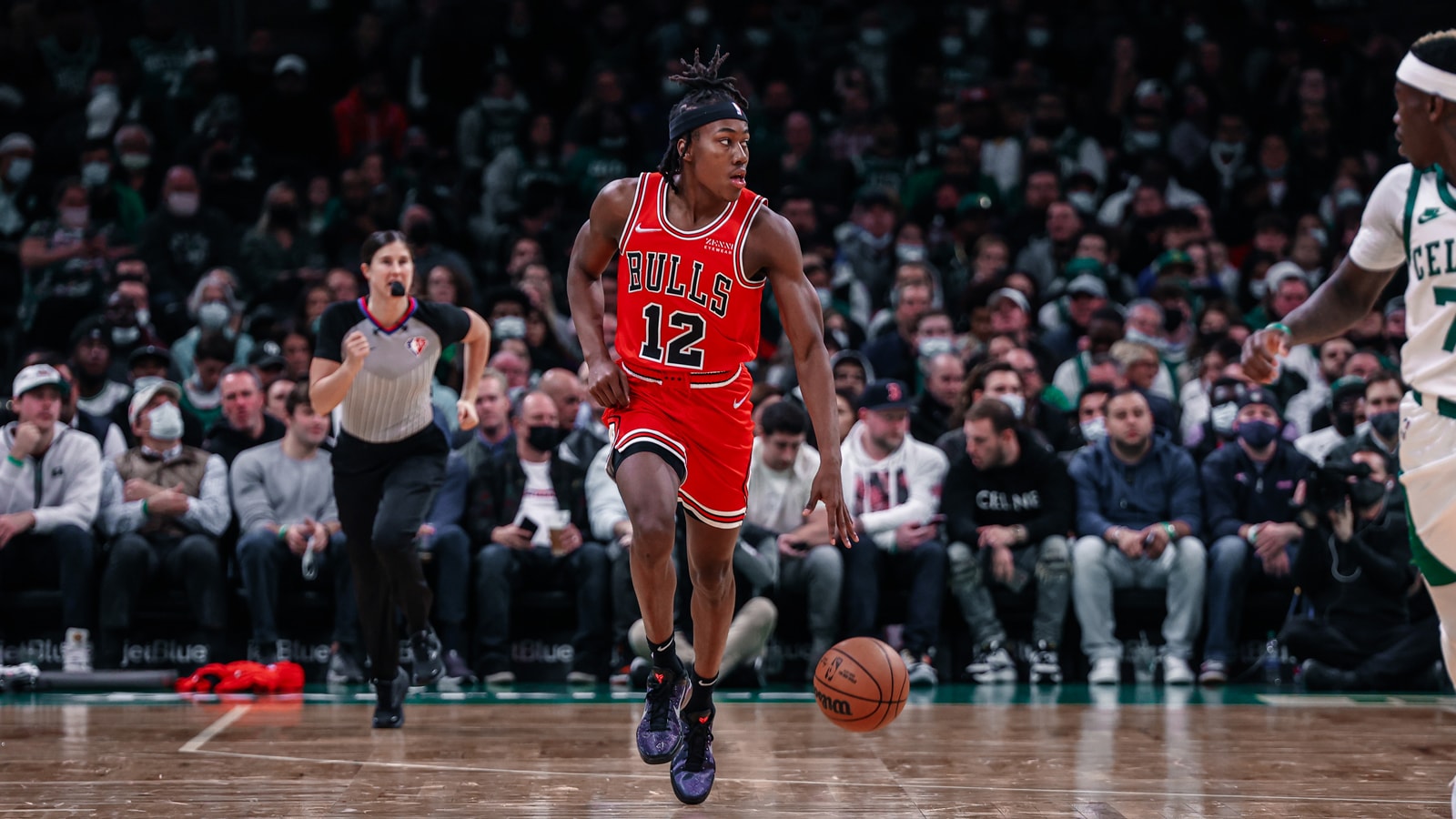 Ayo Dosunmu steps up big, drops 14 on perfect shooting against Celtics