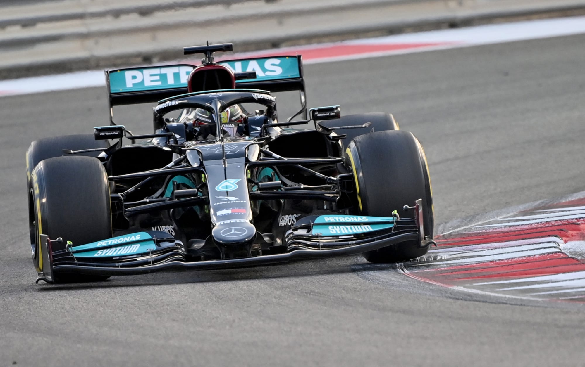 Formula 1: Shock replacement candidate emerging for Lewis Hamilton?