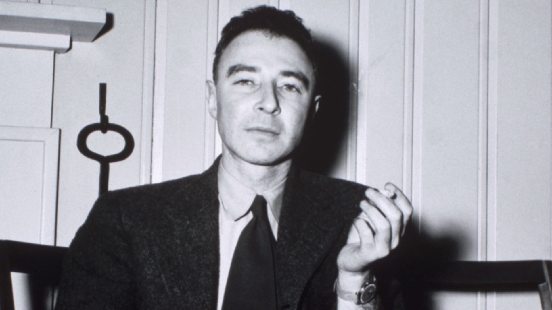 Senators urge vindication for Dr. J. Robert Oppenheimer