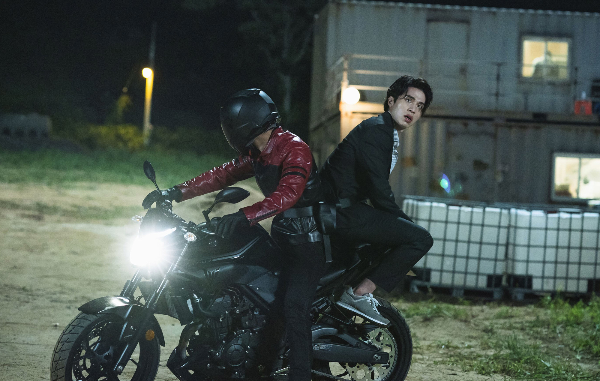 Watch Lee Dong Wook And Wi Ha Joon In Wild New Trailer For 'Bad And Crazy'