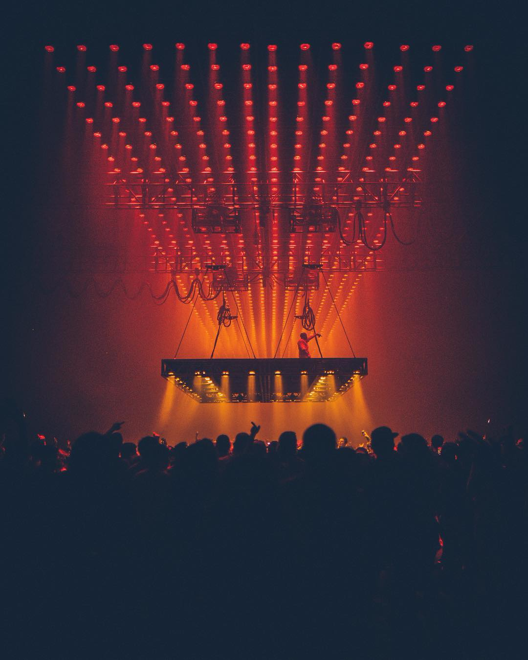 VISUALS SAINT PABLO TOUR 2016