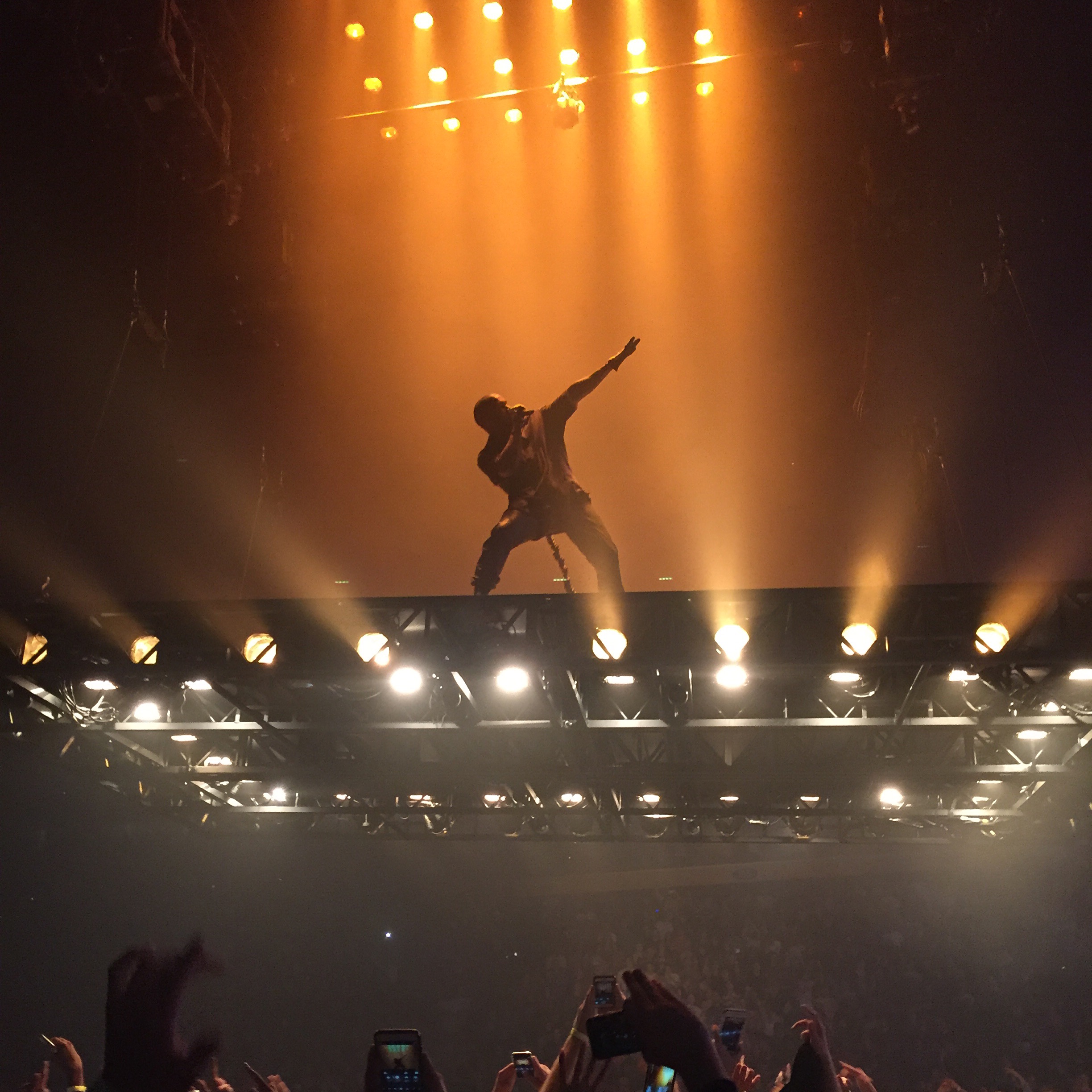 VISUALS SAINT PABLO TOUR 2016
