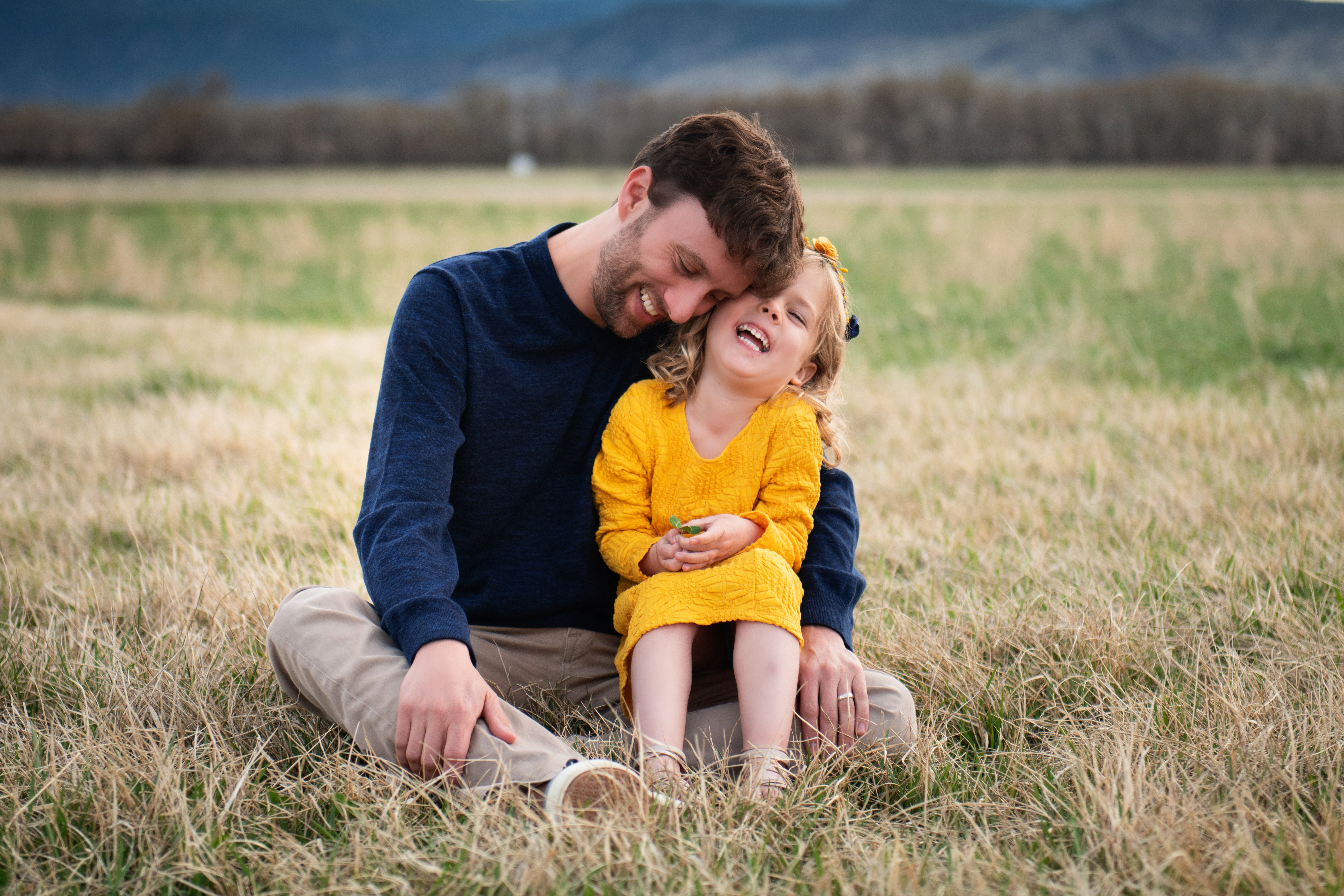 Poses to capture the love between a dad and his kids