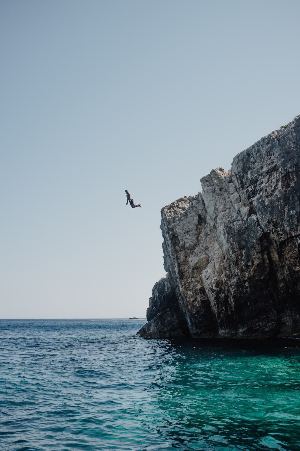 Cliff Diving Picture. Download Free Image