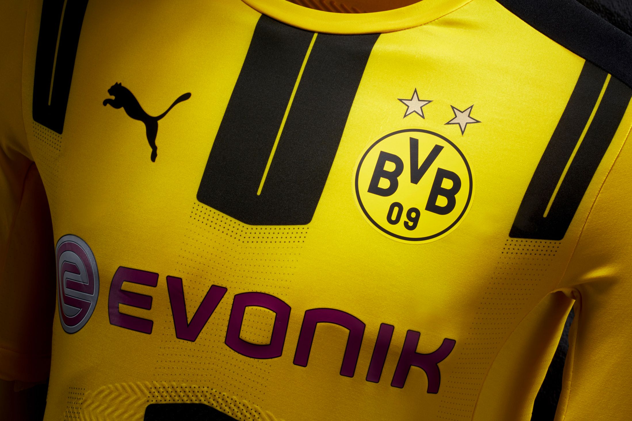 Borussia Dortmund 2016 17 Home Kit Sponsor And Crest Club Jersey 2017