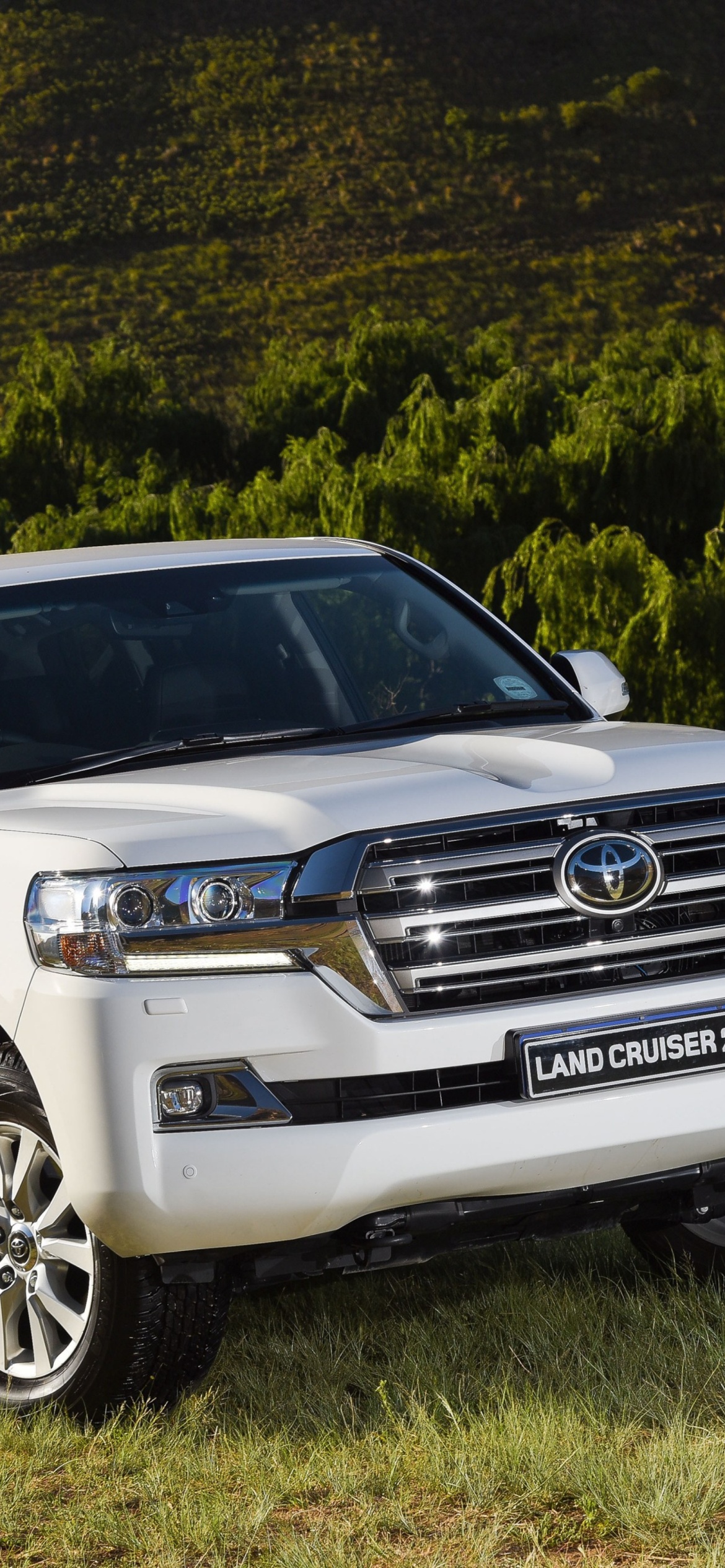 Toyota Land Cruiser 200 Wallpaper for iPhone XR