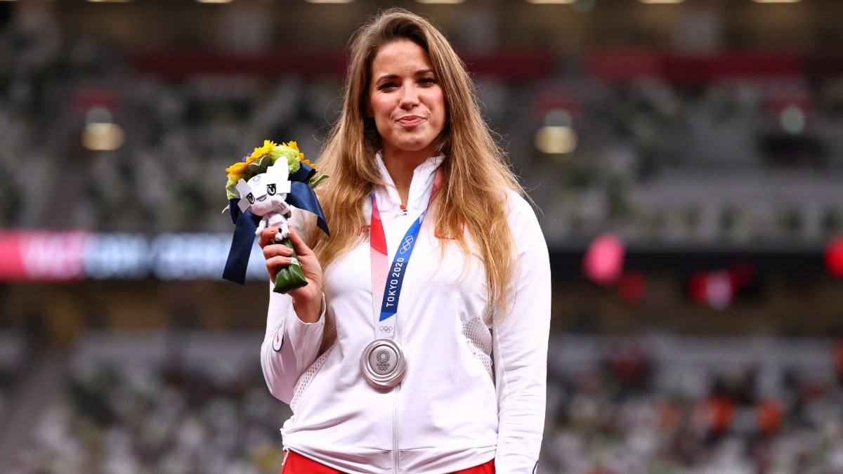 Tokyo Olympics medalist Maria Andrejczyk auctions her silver medal to help fund baby's heart surgery