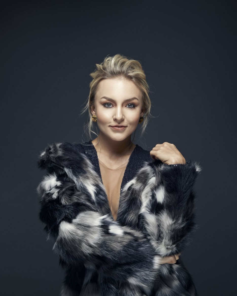 Free download Angelique Boyer wallpaper photo 1112821 [961x1200] for your Desktop, Mobile & Tablet. Explore Angelique Wallpaper