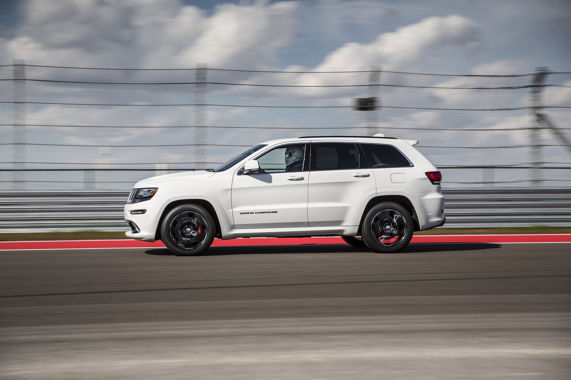 Jeep Grand Cherokee Trackhawk 2017 High Definition Wallpaper