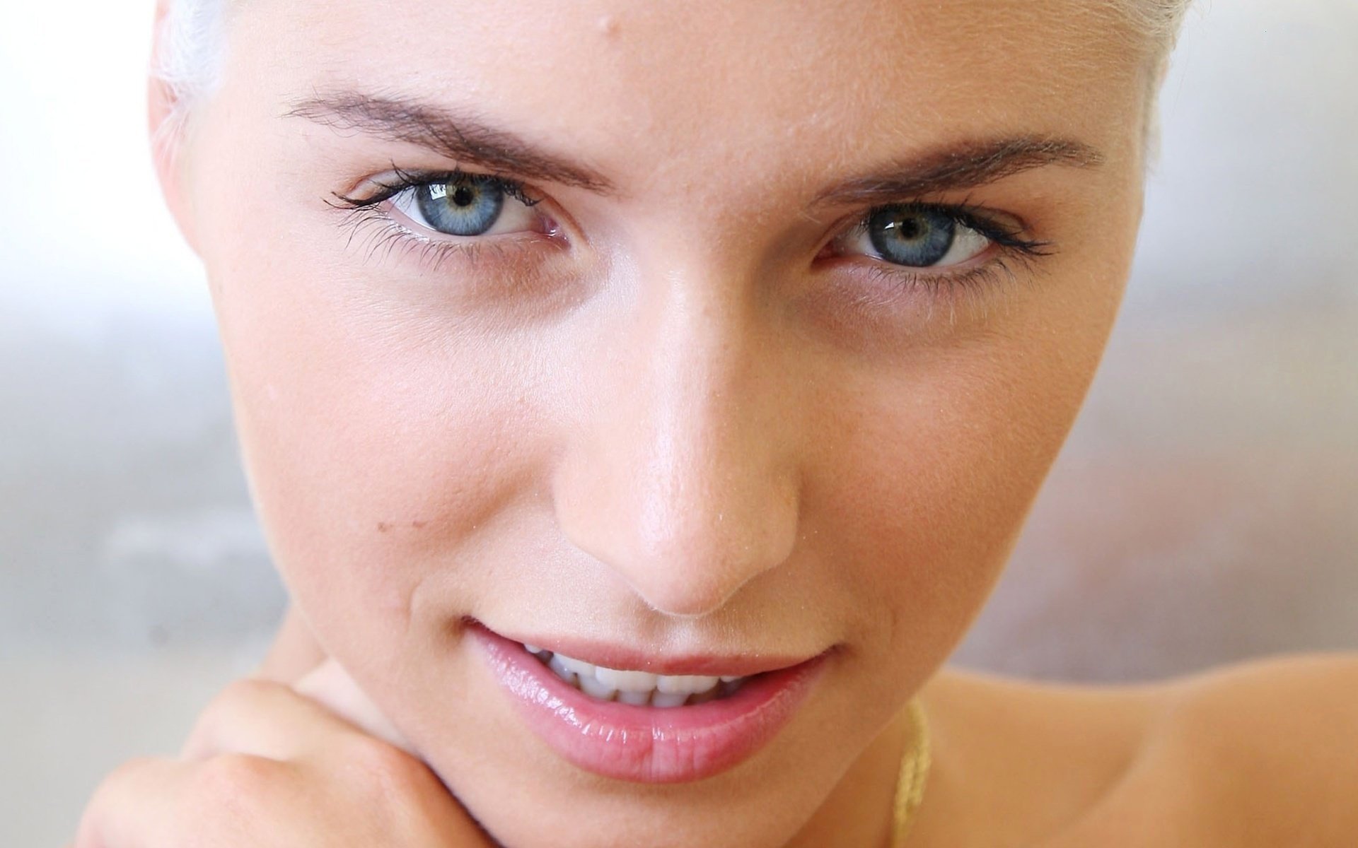 Lena Gercke HD Wallpaper and Background Image