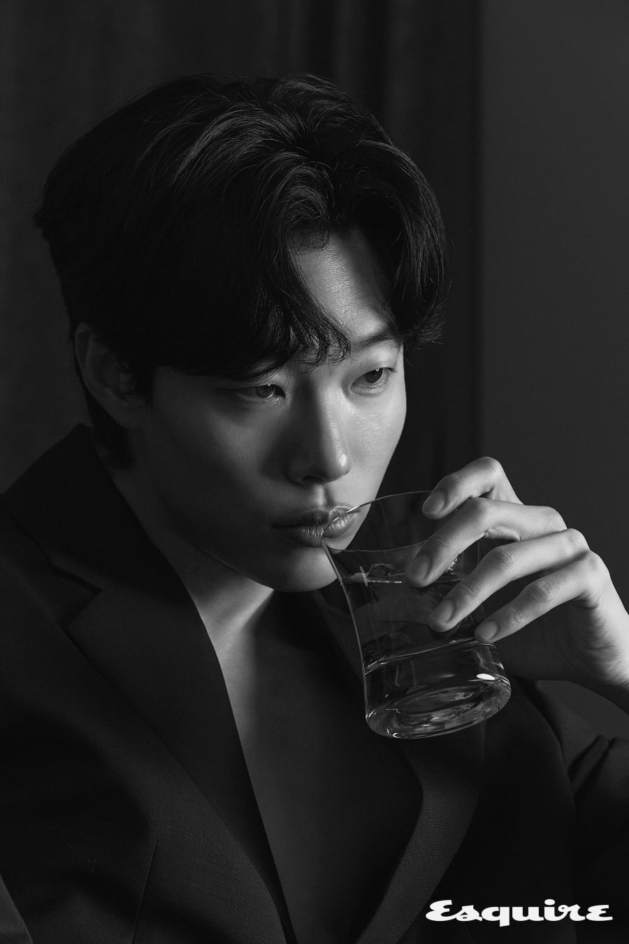Ryu Jun Yeol Talks About His Photography Work, Upcoming Sci Fi Film, And More