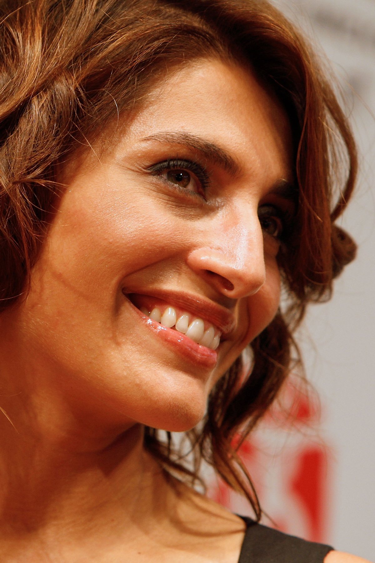 Wallpaper Caterina Murino cute smile mobile wallpaper #Actress #Beautiful #Caterina #Murino #Cute #smile #iPhone #Android #Mobile #Wallpaper #FreeDownload