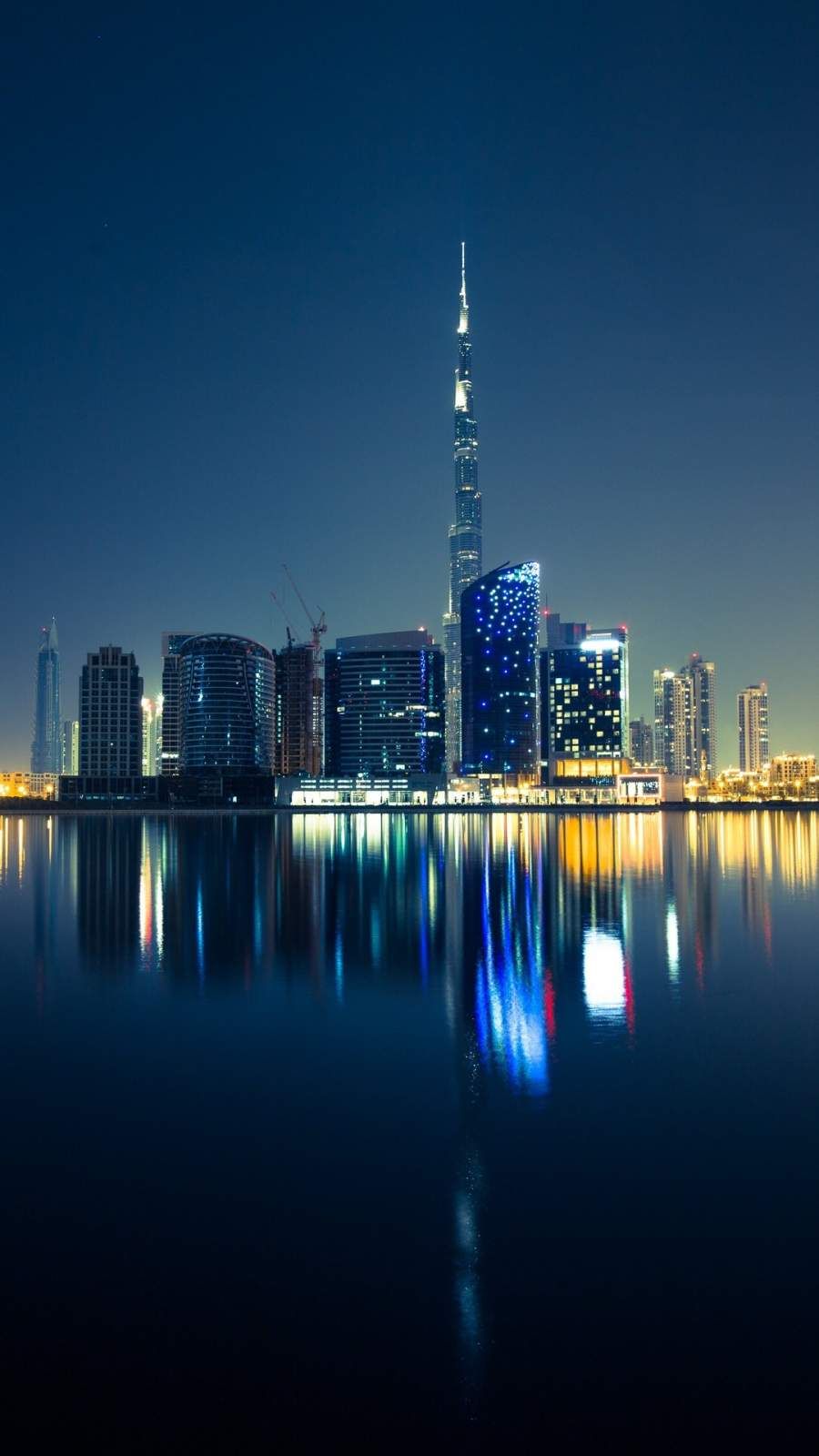 Dubai Skyscrapers Emirates UAE Night iPhone Wallpaper. Dubai skyscraper, City wallpaper, Dubai