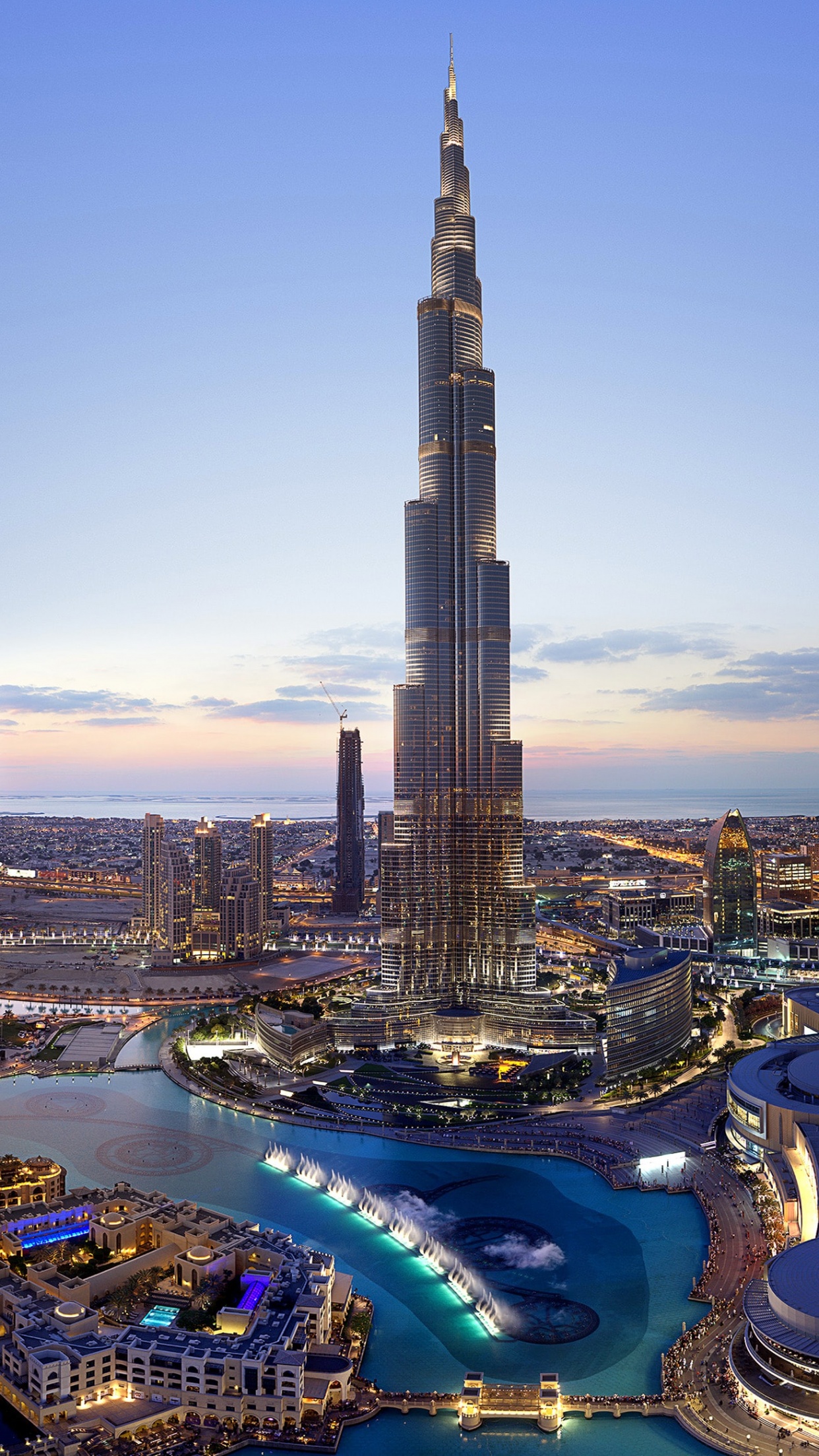 Burj Khalifa Wallpaper 4K, Dubai, Cityscape, Skyscrapers, Dusk, Clearsky, World