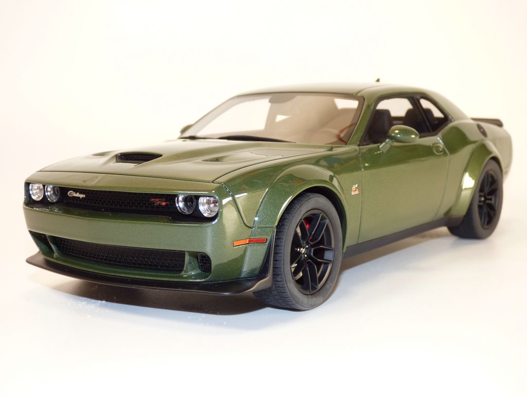 Dodge Charger R T Scat Pack Widebody Green Army 1 18