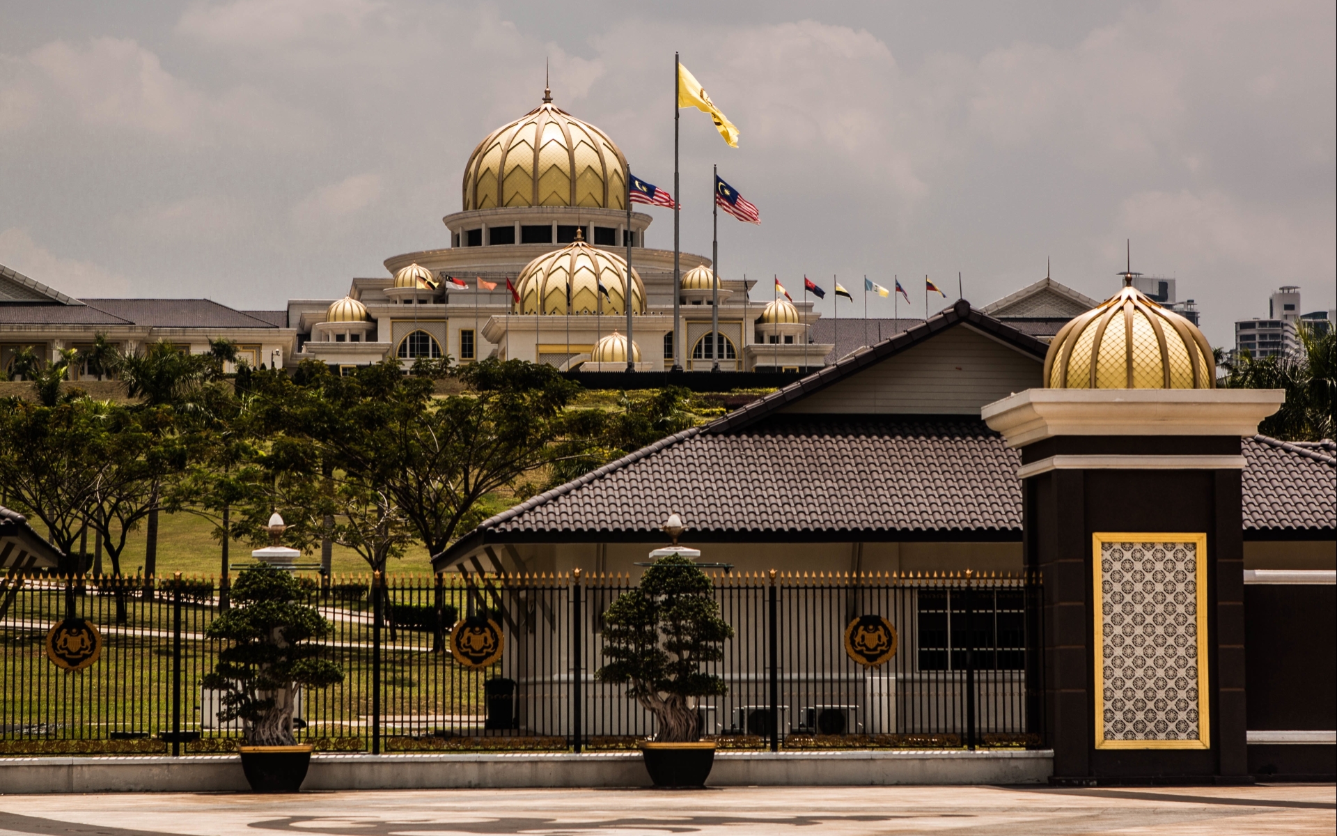 Istana Negara, Jakarta HD Wallpaper