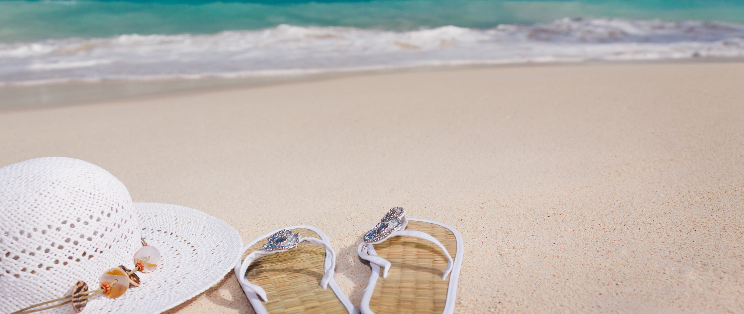 Download 2560x1080 wallpaper holiday, summer, hat, beach, slippers, dual wide, widescreen, 2560x1080 HD image, background, 626