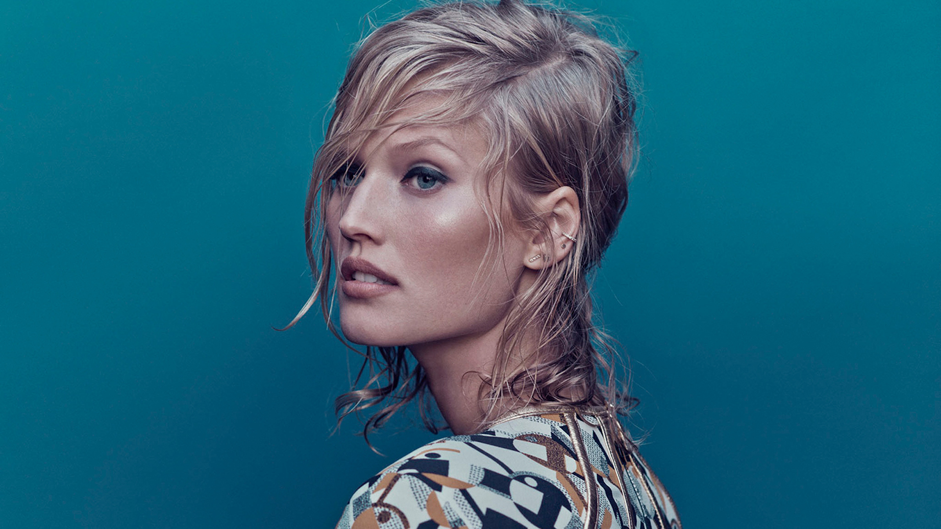 Desktop Wallpaper Toni Garrn, Model, Blonde, Makeup, HD Image, Picture, Background, Pozupc