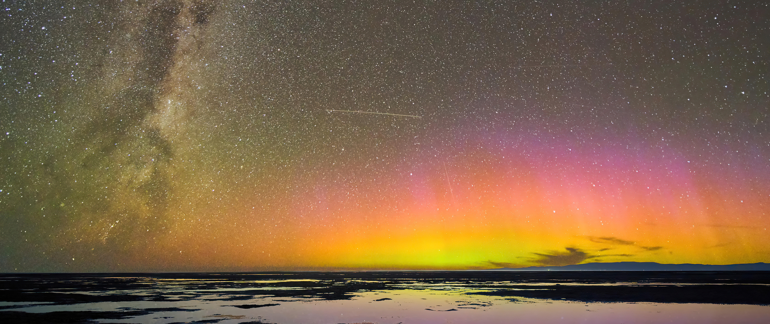 Exquisite Spectacular Aurora Australis Ripples Across Australian Skies Background Nature Exquisite Spectacular Aurora Australis Ripples Across Australian Skies Background Nature
