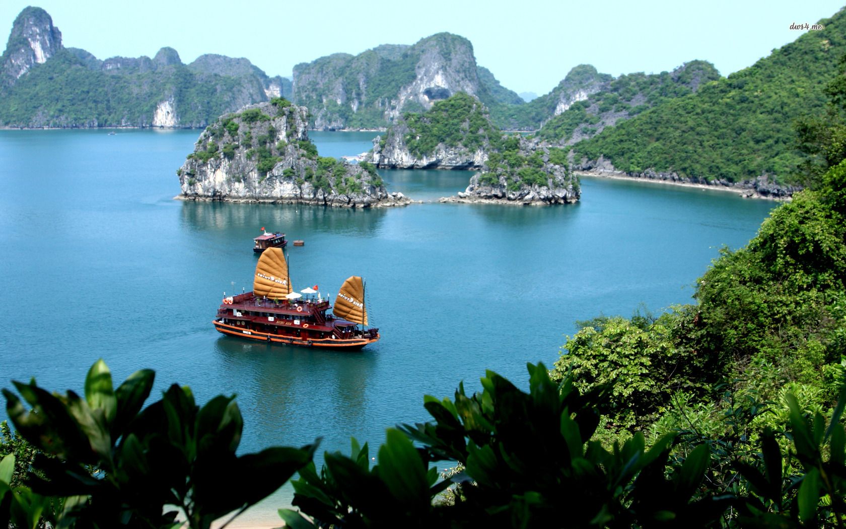 Ha Long Bay, Vietnam HD wallpaper. Halong bay vietnam, Wonders of the world, Vietnam tourism