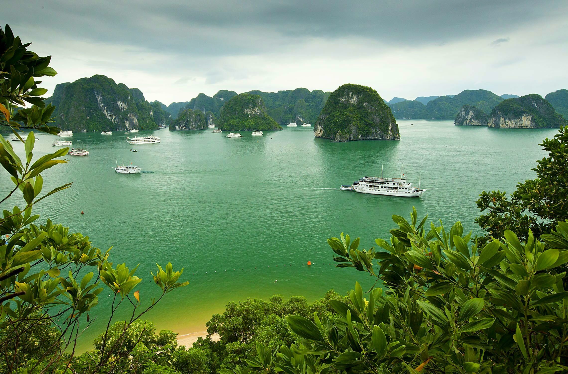 halong, Bay, Vietnam, Island, Ship, Boat Wallpaper HD / Desktop and Mobile Background