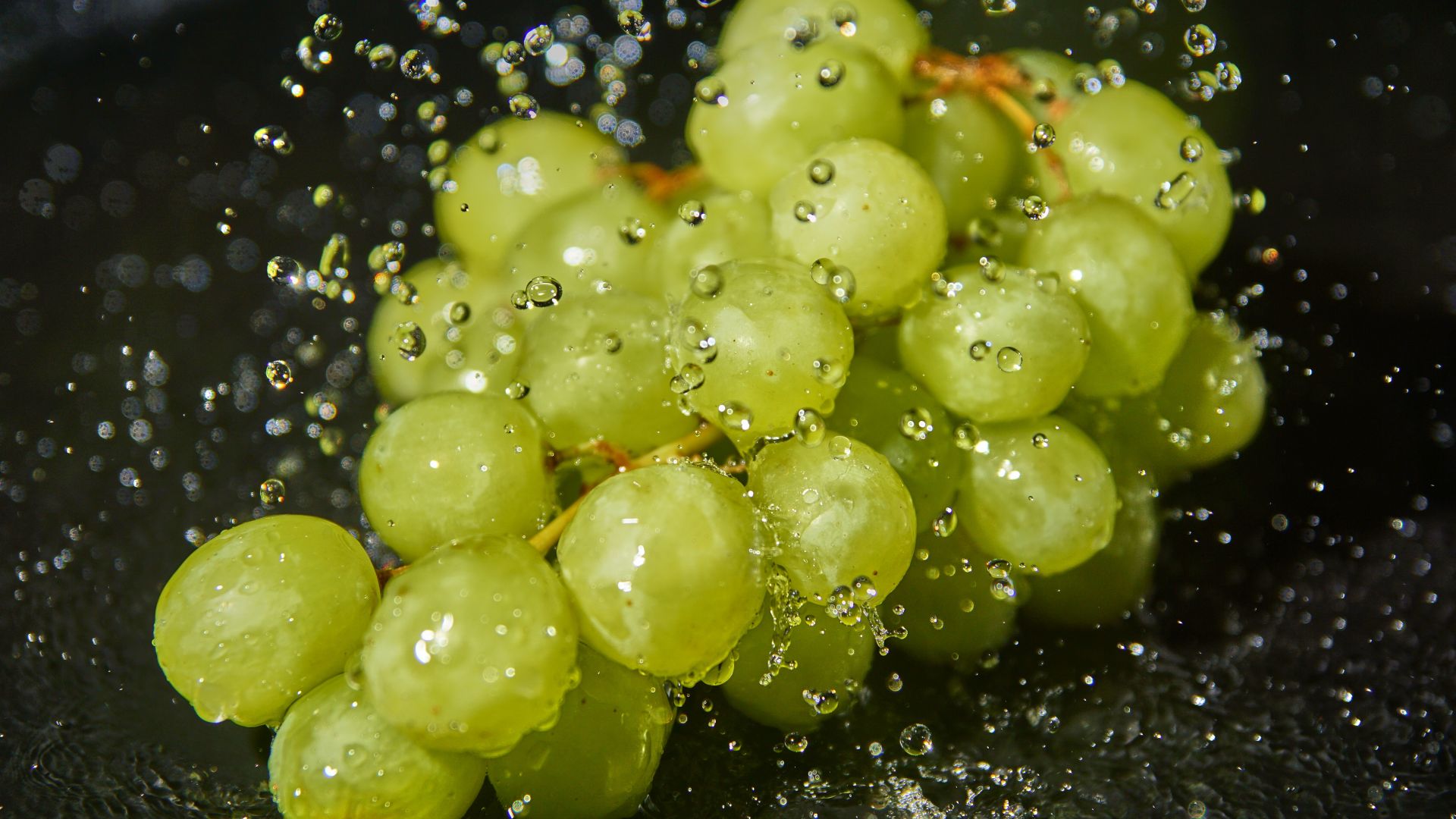 Desktop Wallpaper Green Grapes, Fruits, Water Drops, HD Image, Picture, Background, 9f768a