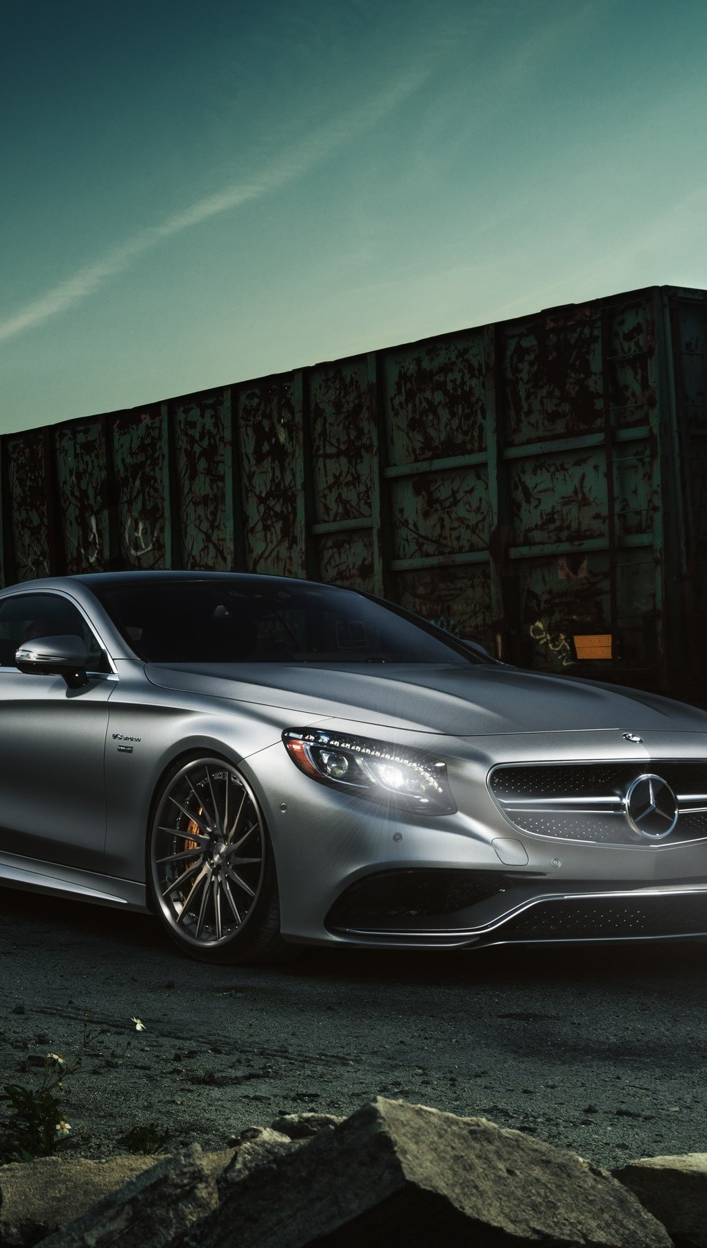 Mercedes benz S63 AMG luxury sports sedan Wallpaper