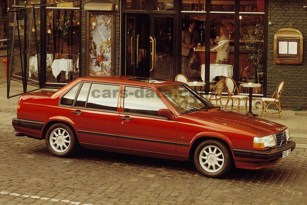 Volvo - (6 of 8)