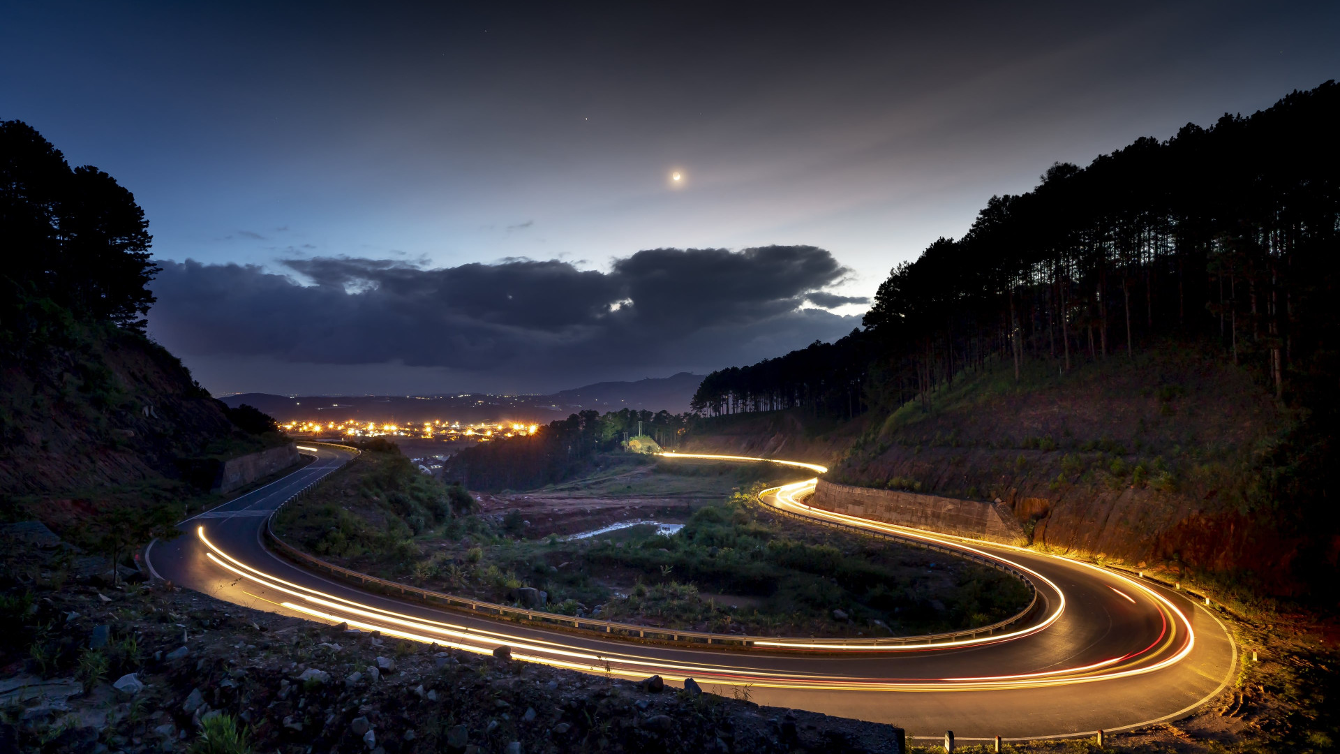 Download wallpaper: Lights on the road of Dalat, Vietnam 1920x1080