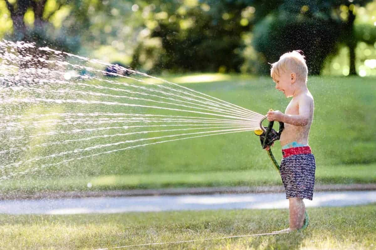 Tips for Capturing Amazing Sprinkler Photo of your Kids