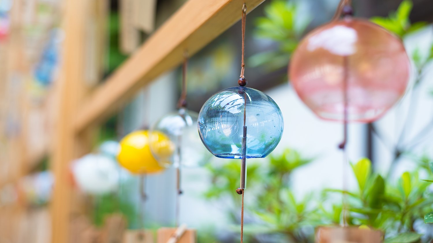 Best Wind Chimes To Brighten Up Your Deck or Backyard