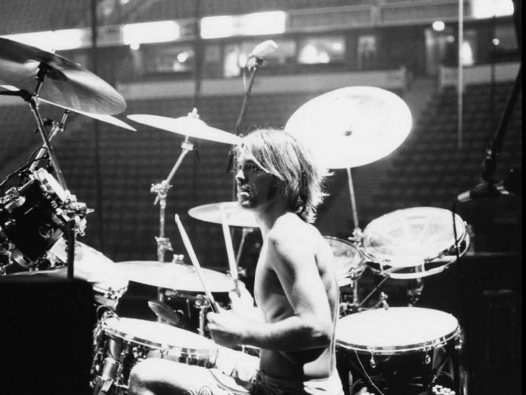 Large Pic Image of Taylor Hawkins.Net. Taylor hawkins, Foo fighters, Foo fighters nirvana
