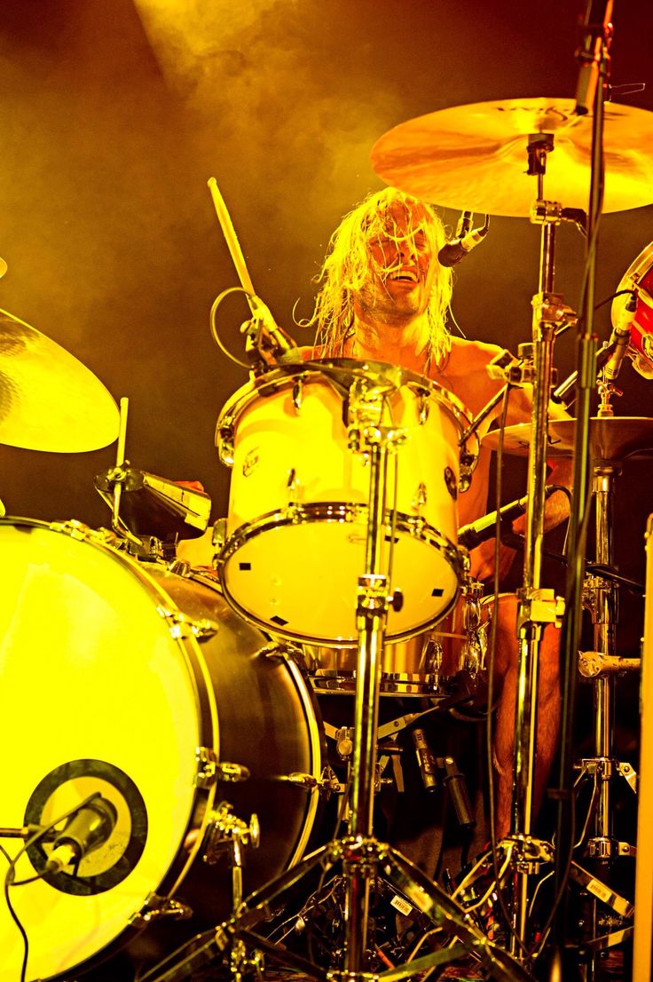 Taylor Hawkins (born: February 17, 1972, Fort Worth, TX, USA) is an American drummer, songwriter, singer a. Foo fighters nirvana, Foo fighters dave grohl, Drummer