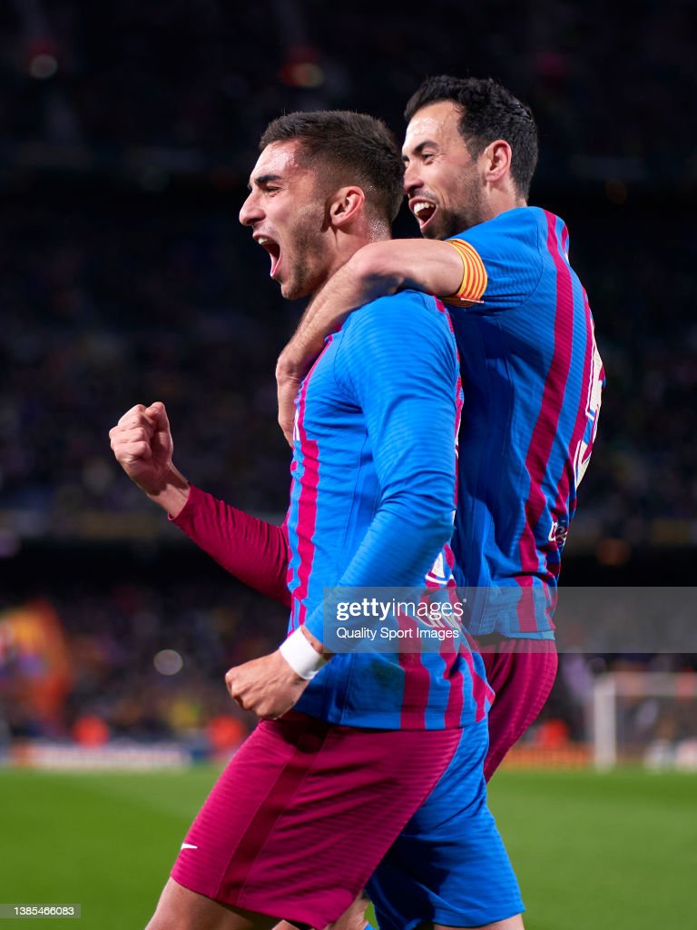 Ferran Torres and Sergio Busquets of FC Barcelona celebrating their. News Photo