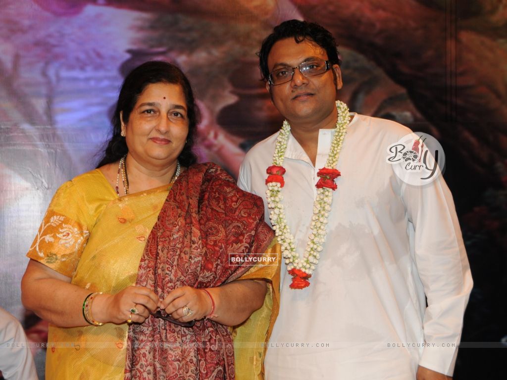Wallpaper Pandit with Anuradha Paudwal at the festival size:1024x768
