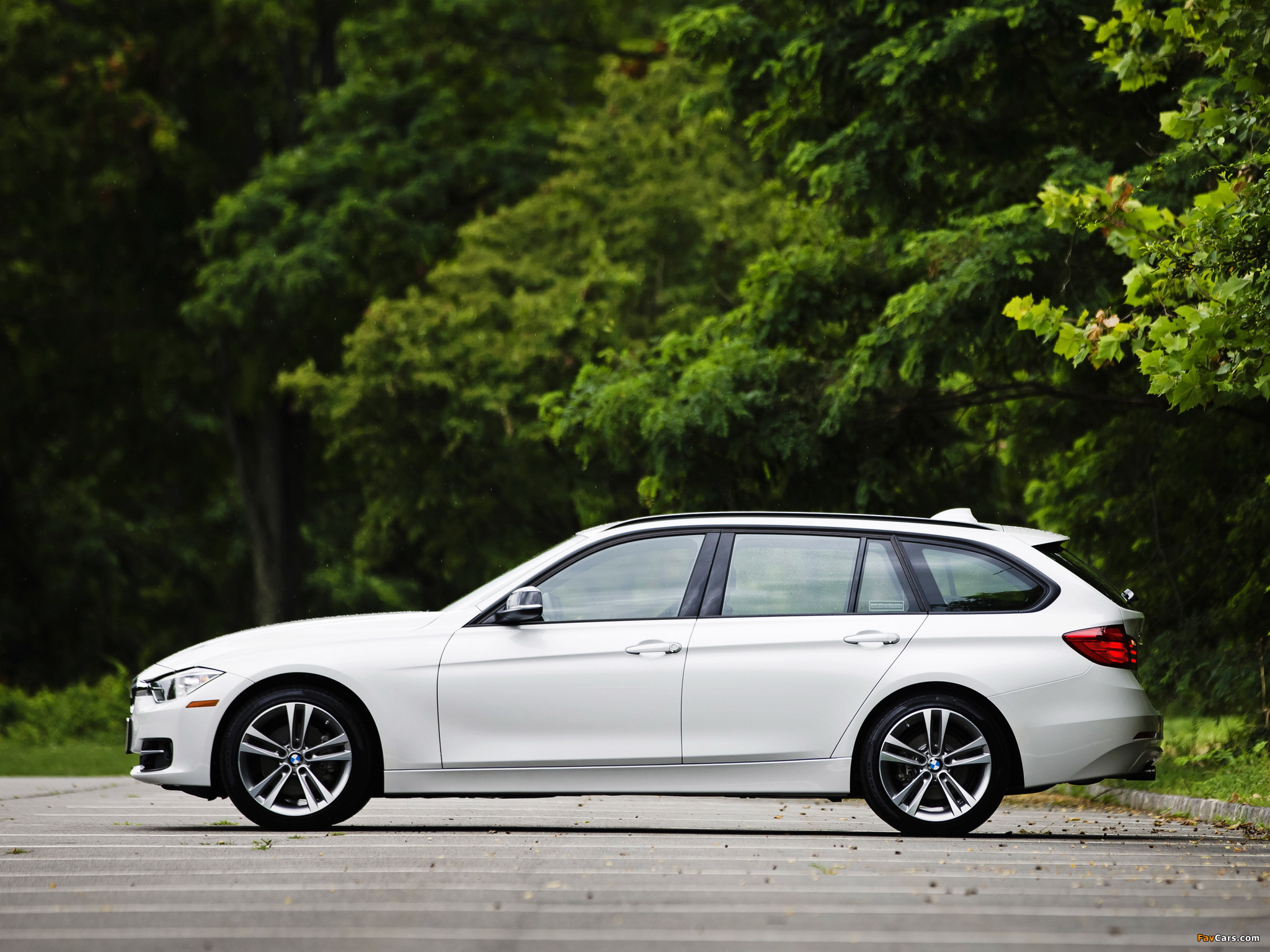 BMW 328i xDrive Sports Wagon (F31) 2013 wallpaper (2048x1536)