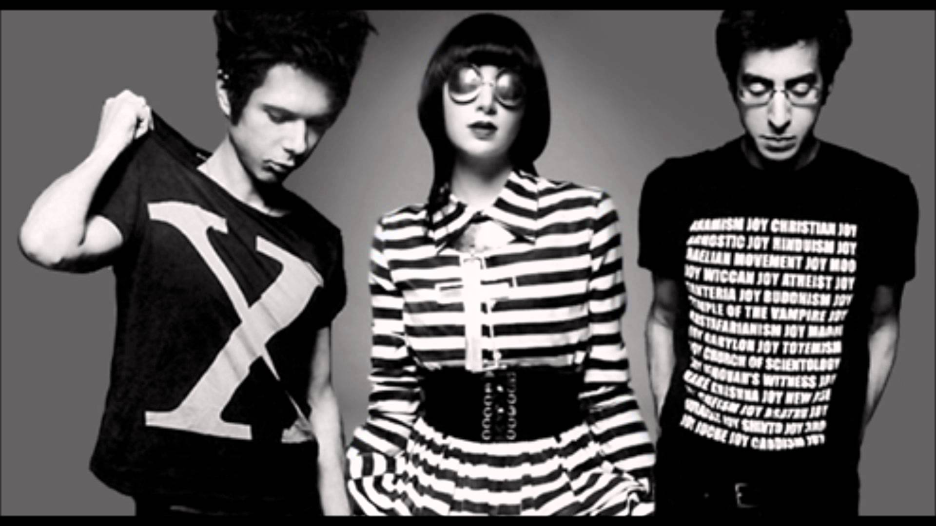 Yeah my love yeah. Sacrilege yeah yeah yeahs. Post Punk Art. Yeah yeah yeahs Kiss Kiss 320 r,,PS. Yeah yeah yeahs - Fever to tell indie Music.