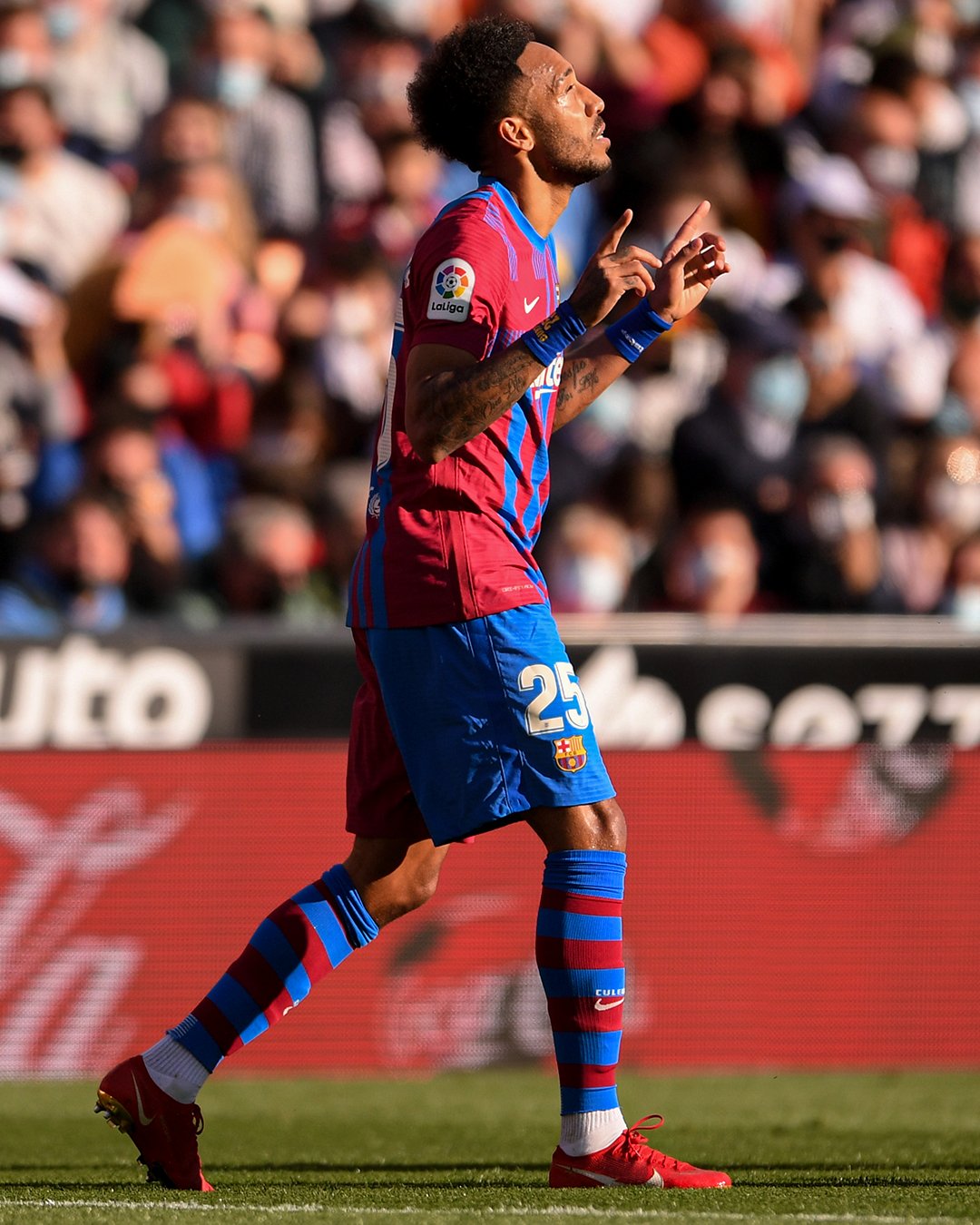 B R Football Emerick Aubameyang Has His First Barcelona Goal